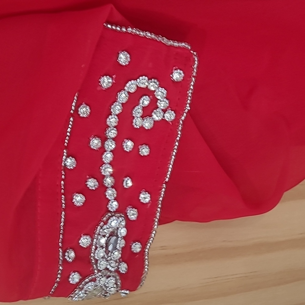 Gown - Picture 5 of 8